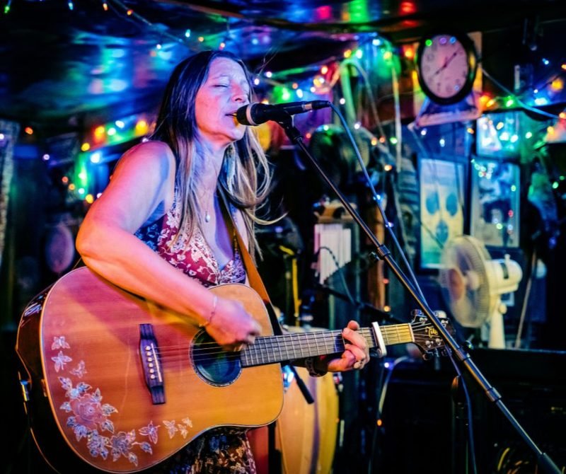 Heidi Little performing